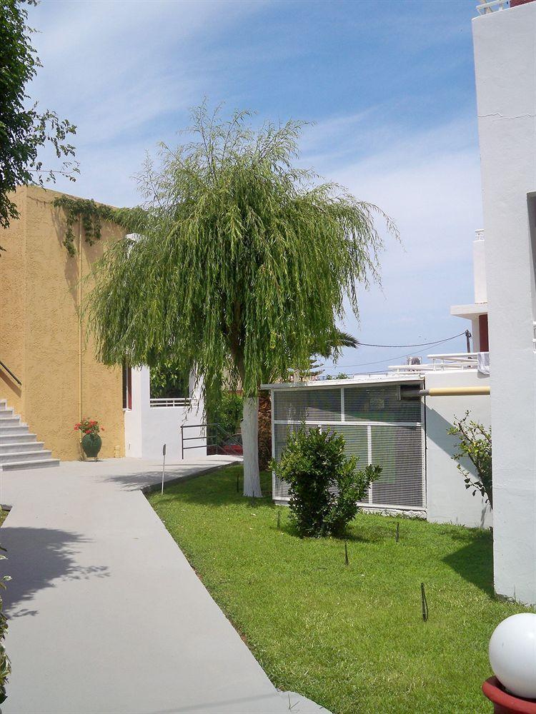 Palladion Adelianos Kampos Exteriör bild
